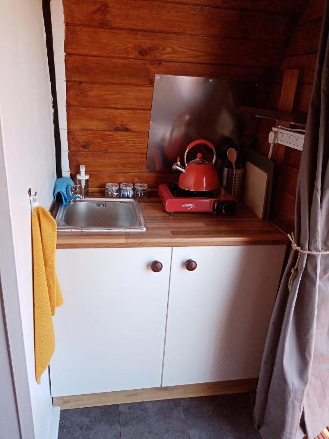 Wee Hoose Glamping 3 Hotel Kinbrace Bagian luar foto